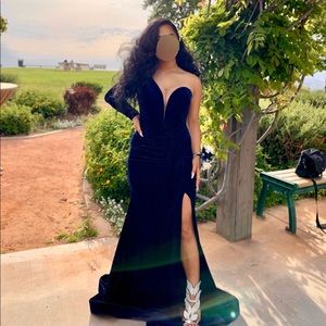 SMALL Customized elegant midnight navy velvet dress. 7in tail. One shoulder.